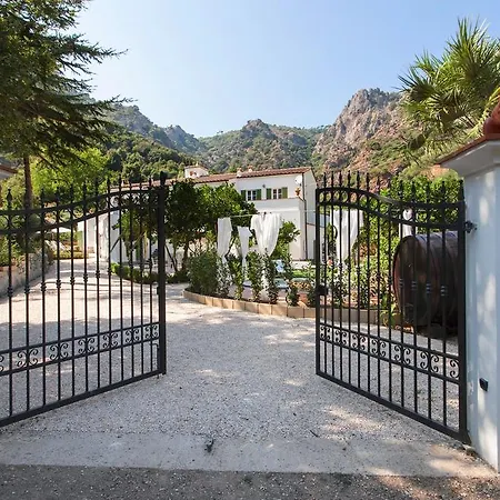 Il Casale Di Monserrato 4* Порт-Аццурро